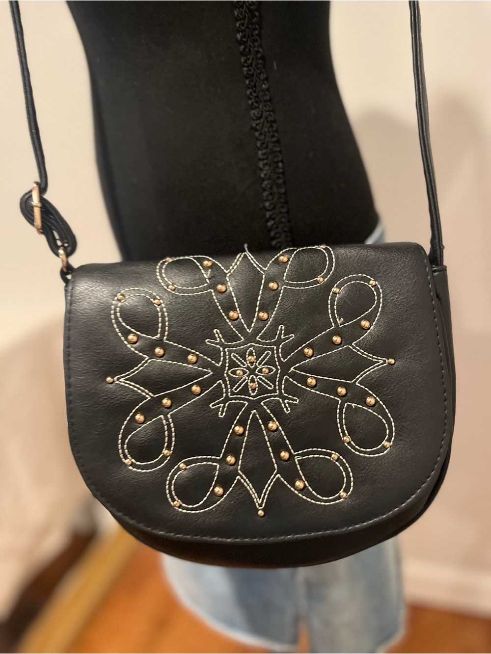 Black Avon Embroidered Crossbody Bag - Stylish Women's Shoulder Bag